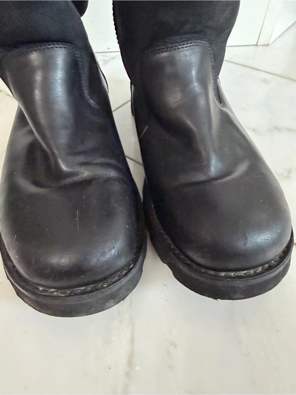 UGG Wrangell Mens 12 black sheepskin leather fleece lined waterproof winter boot